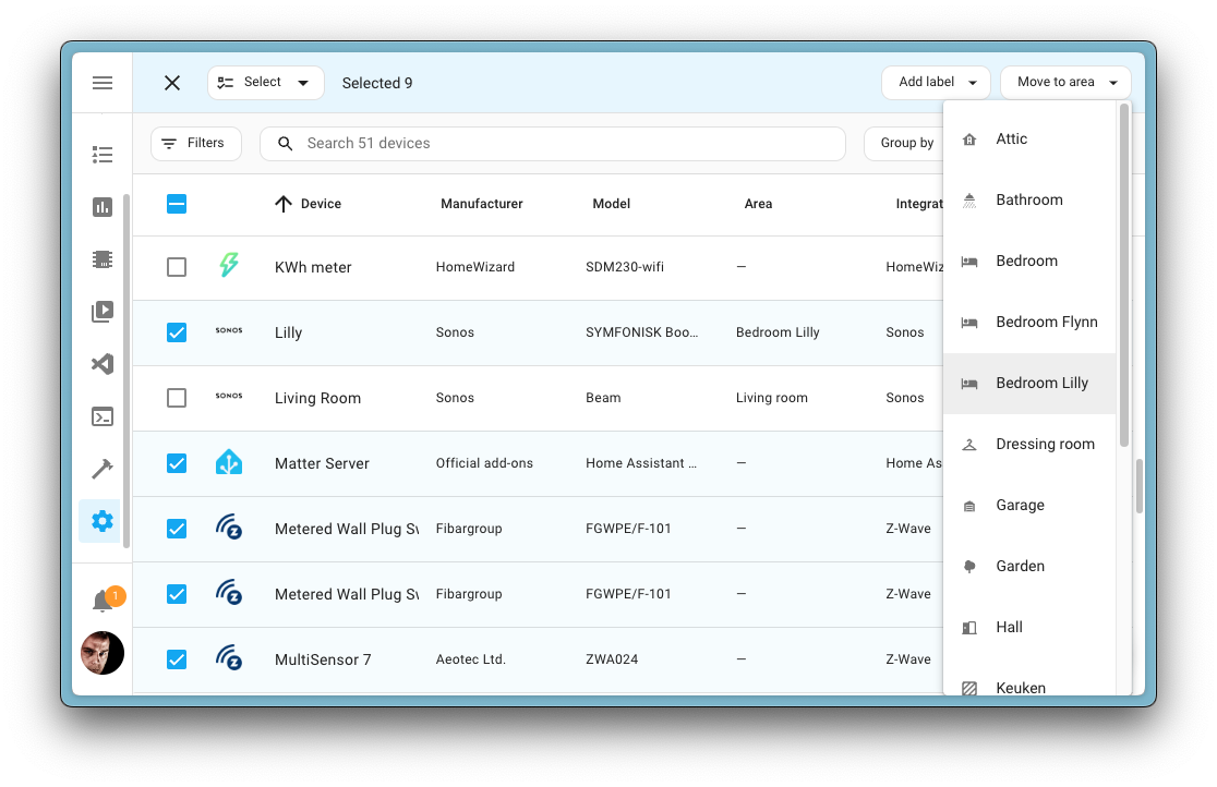 Screenshot showing the device page with multiple items selected. They can all be assigned to an area with a single click.